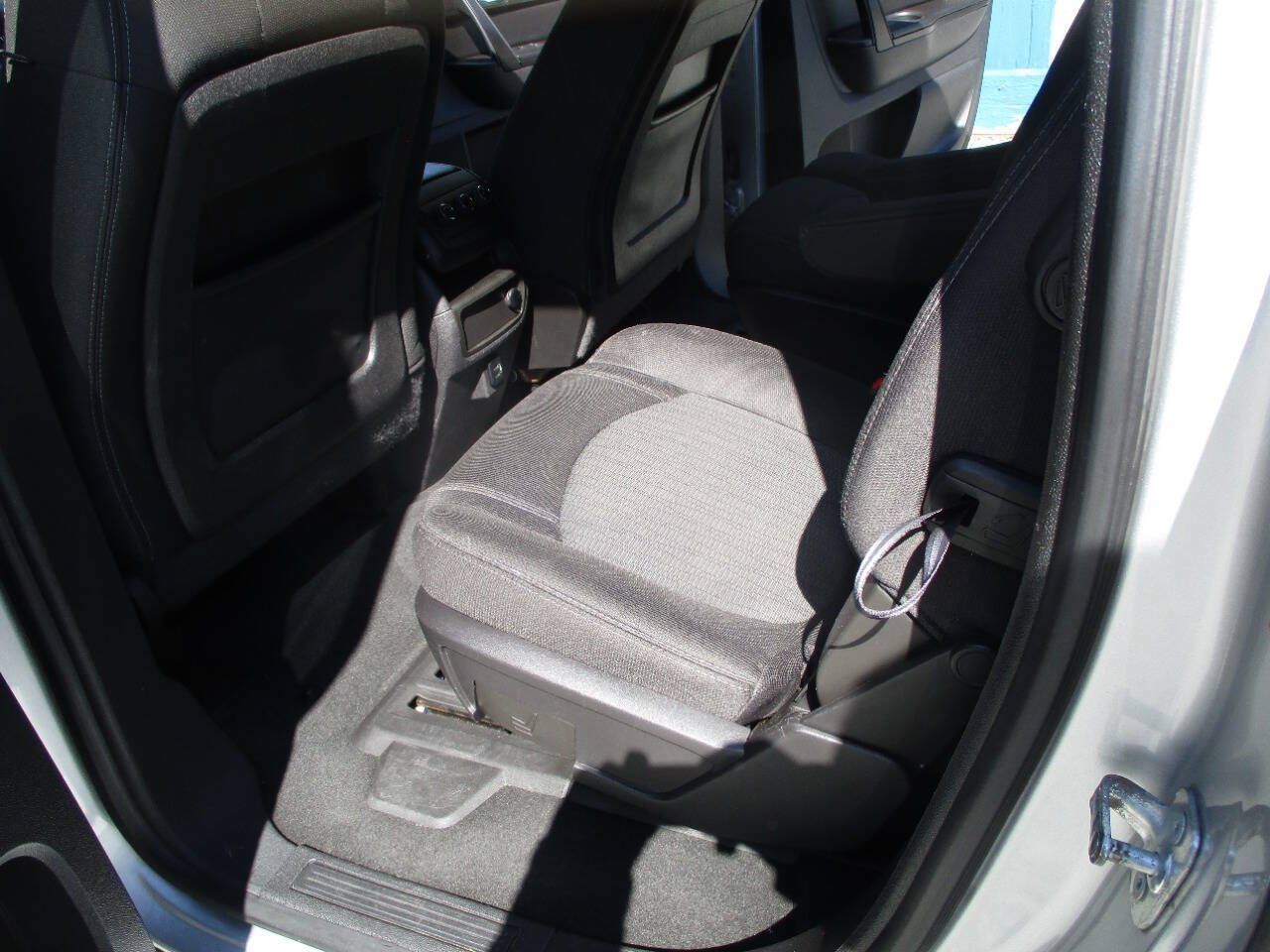 Used 2017 Chevrolet Traverse LT w/ Style and Technology Package FWD image 16