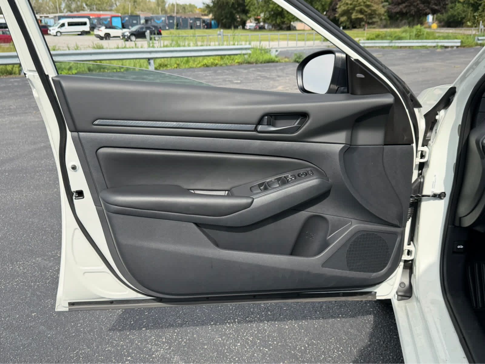 Used 2025 Nissan Altima 2.5 S FWD image 19