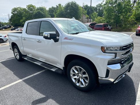 Used 2020 Chevrolet Silverado 1500 LTZ w/ LTZ Plus Package AWD/4WD image 3