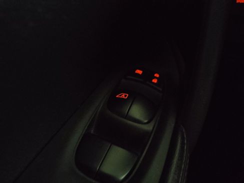 Used 2015 Nissan Rogue SV w/ SV Moonroof Package FWD image 27