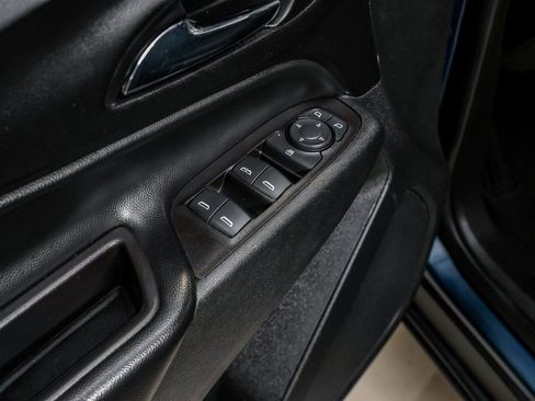 Used 2021 Chevrolet Equinox LT w/ LPO, Cargo Package image 49