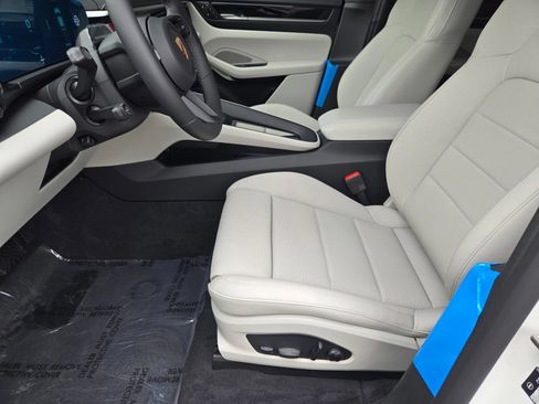 New 2026 Porsche Macan 4 Electric AWD/4WD image 25
