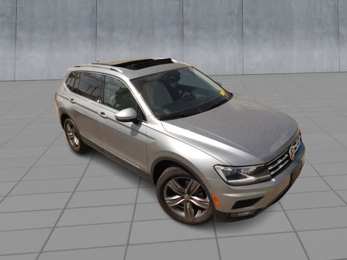 Used 2021 Volkswagen Tiguan SEL FWD image 2