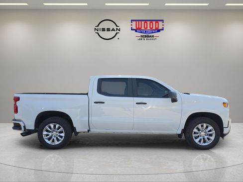 Used 2022 Chevrolet Silverado 1500 Custom w/ Safety Confidence Package AWD/4WD image 2