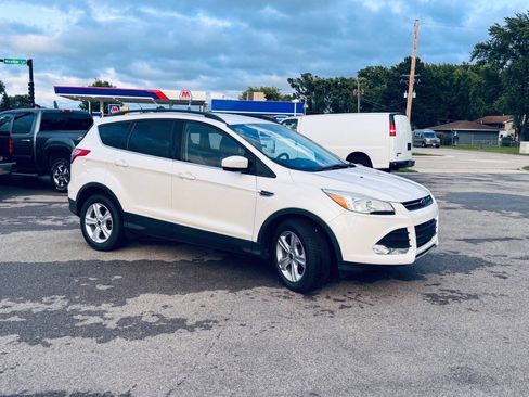 Used 2016 Ford Escape SE w/ Equipment Group 201A FWD image 3