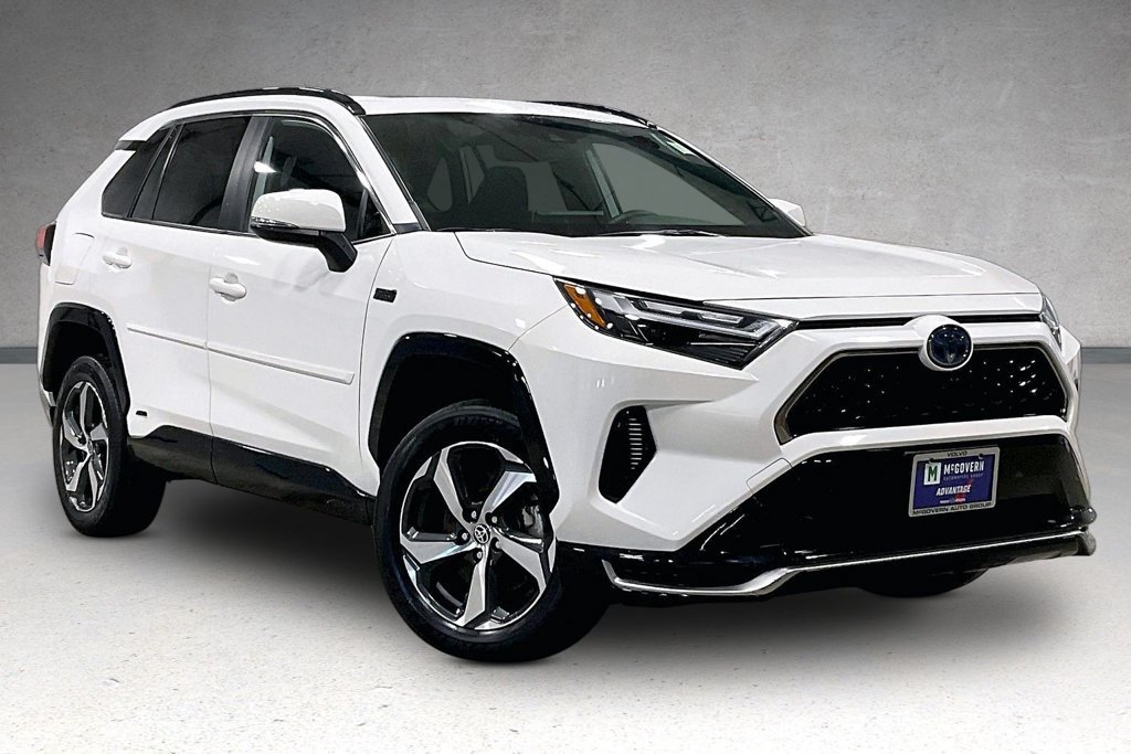 Used 2023 Toyota RAV4 SE w/ Weather & Moonroof Package AWD/4WD image 3