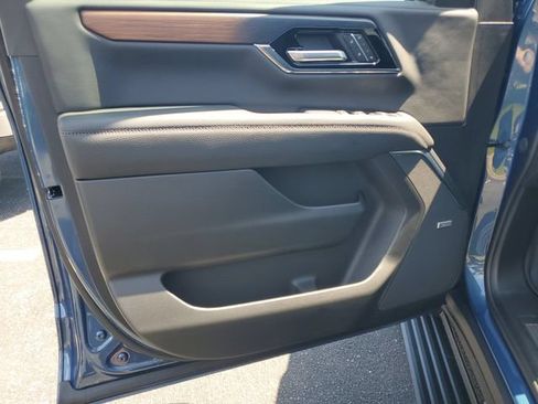 Used 2026 GMC Yukon Denali w/ Denali Reserve Package AWD/4WD image 8