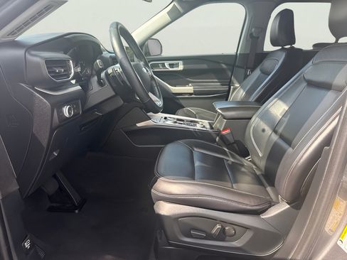 Used 2021 Ford Explorer XLT w/ Equipment Group 202A AWD/4WD image 14