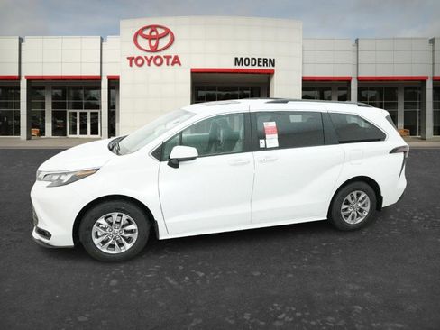 New 2026 Toyota Sienna XLE FWD image 12