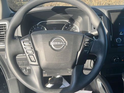 Used 2024 Nissan Frontier SV image 13