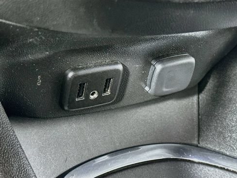 Used 2017 Chevrolet Malibu LT FWD image 29