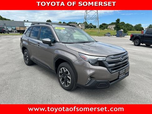 Used 2025 Subaru Forester Premium AWD/4WD image 1
