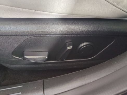 Used 2025 Hyundai Elantra Limited FWD image 21