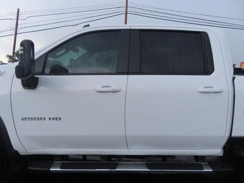 Used 2024 Chevrolet Silverado 2500 LT AWD/4WD image 15