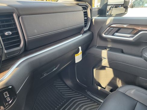 Used 2025 Chevrolet Silverado 2500 LT w/ Z71 Chrome Sport Edition image 37