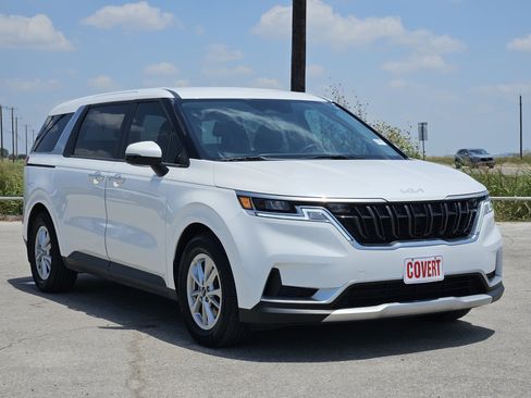 Used 2022 Kia Carnival LX FWD image 3