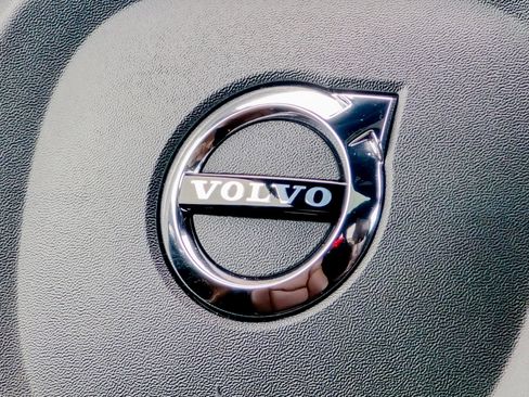 Used 2024 Volvo XC60 T8 Plus w/ Climate Package image 43