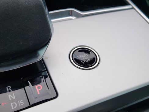 Used 2025 Land Rover Range Rover SE image 33