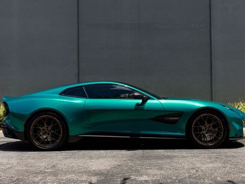 Used 2025 Aston Martin Vanquish RWD image 6