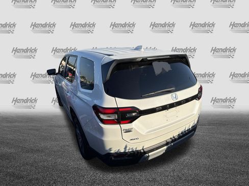 Used 2025 Honda Pilot EX-L image 8