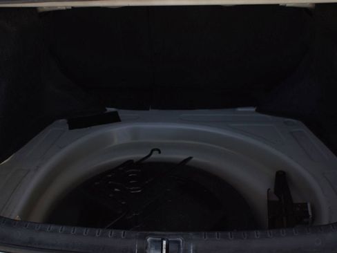 Used 2018 Toyota Corolla LE image 14