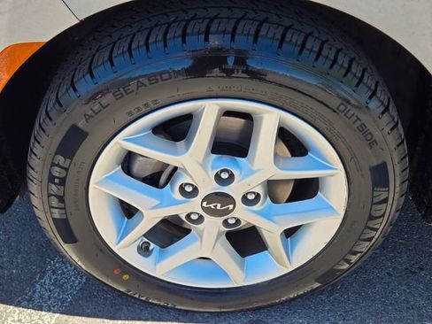 Used 2024 Kia Soul LX w/ Option Group 015 FWD image 12