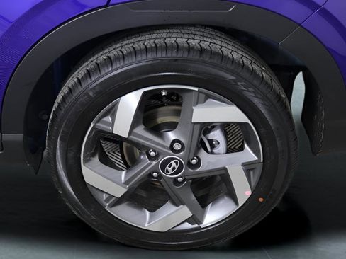 New 2025 Hyundai Venue Limited image 11