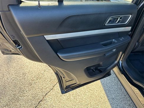 Used 2017 Ford Explorer XLT w/ Equipment Group 202A image 21