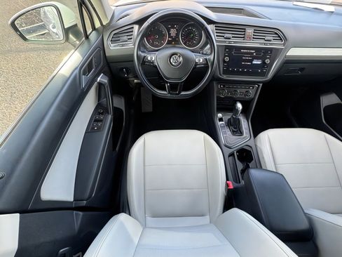 Used 2019 Volkswagen Tiguan SE image 14