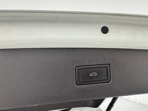 Used 2024 Volkswagen Tiguan SE AWD/4WD image 16
