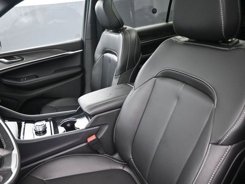 New 2025 Jeep Grand Cherokee L Limited w/ Black Appearance Package image 31