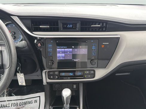 Used 2017 Toyota Corolla LE w/ Carpet Mat Package (TMS) FWD image 18