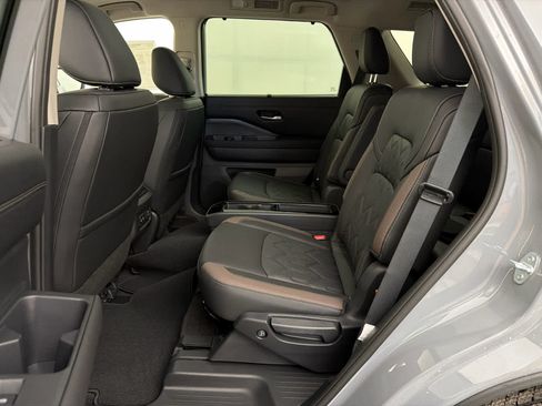 New 2026 Nissan Pathfinder Platinum FWD image 16
