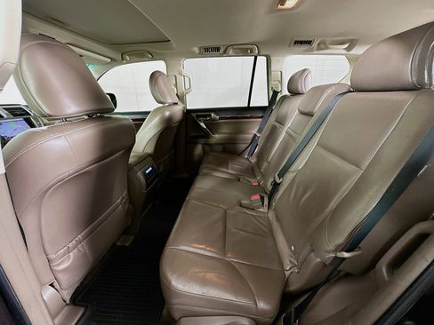 Used 2016 Lexus GX 460 w/ Premium Package AWD/4WD image 29