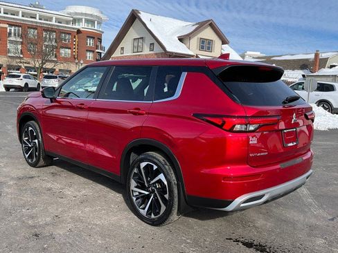 Used 2022 Mitsubishi Outlander SE image 4