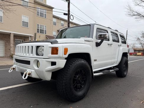 Used 2007 HUMMER H3 image 2