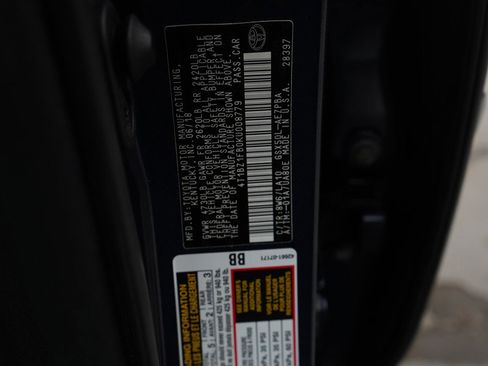 Used 2019 Toyota Avalon Limited image 22