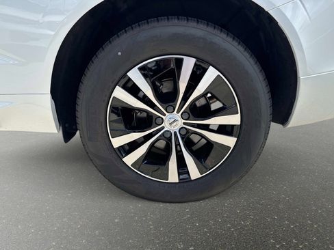 Certified 2025 Volvo XC60 B5 Core w/ Protection Package Premier image 10