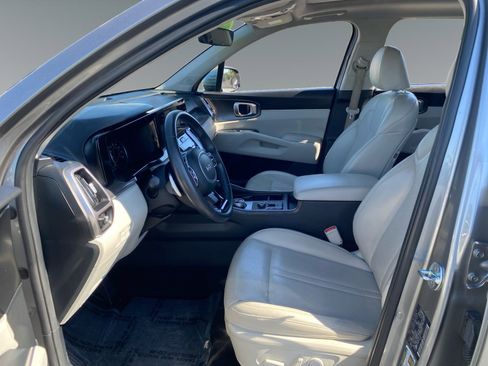 Used 2023 Kia Sorento EX w/ Panoramic Sunroof Package image 9