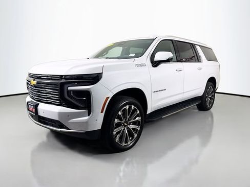 Used 2026 Chevrolet Suburban High Country w/ Sun And Tow Package AWD/4WD image 4