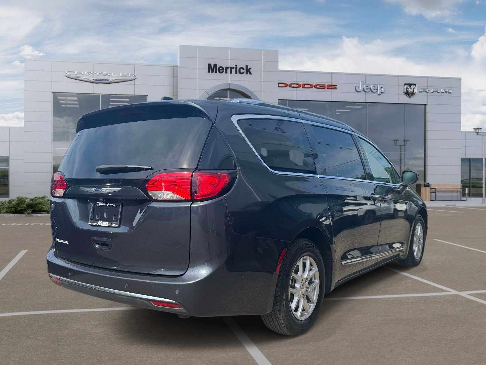 Used 2020 Chrysler Pacifica Touring-L w/ Advanced Safetytec Group FWD image 6