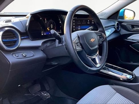 Certified 2025 Chevrolet Trax LT w/ Driver Confidence Package image 18