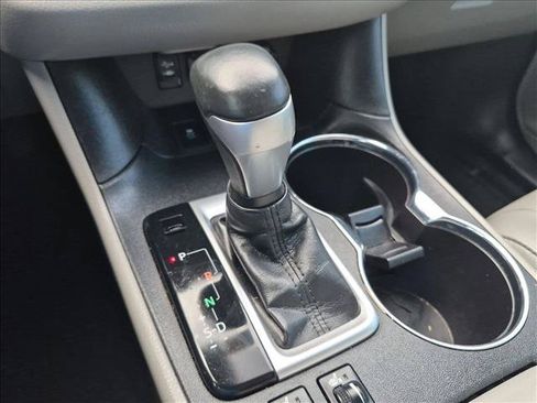 Used 2019 Toyota Highlander XLE FWD image 8