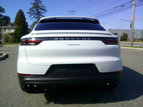 Used 2020 Porsche Cayenne image 18