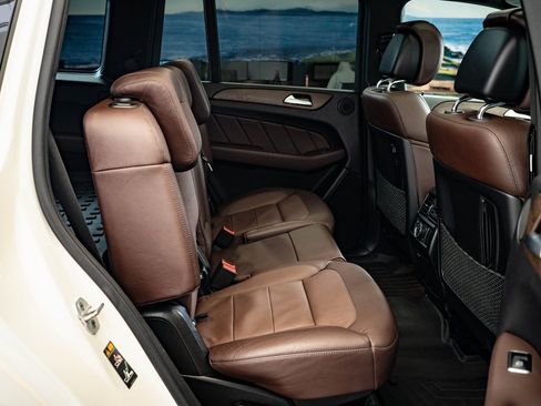 Used 2016 Mercedes-Benz GL 450 4MATIC image 36