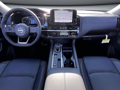 New 2025 Nissan Pathfinder SL image 5