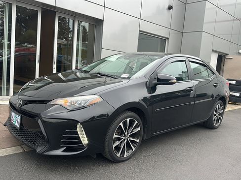 Used 2018 Toyota Corolla XSE image 2