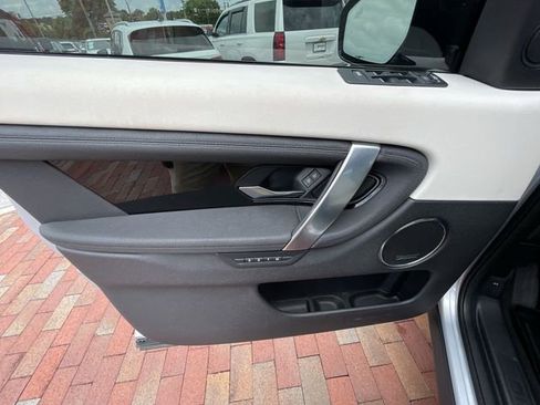 Used 2022 Land Rover Discovery Sport SE AWD/4WD image 10
