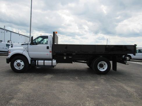 Used 2022 Ford F750 2WD Regular Cab Super Duty image 6