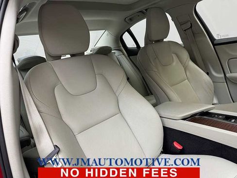 Used 2020 Volvo S60 T5 Momentum image 21